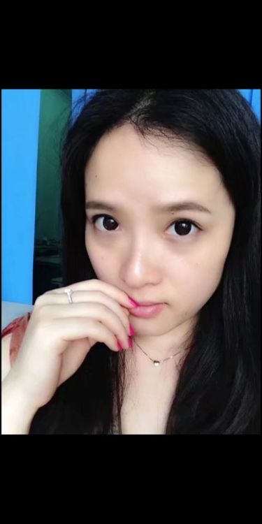 doublefaceboy: gangbangdpp: 骚逼人妻，带孩卖淫 其实家里不缺钱，但是老公满足不了。 孩子是出来卖淫时试钟怀上的，平时喜欢一边喂奶一边被灌精 孩子确实