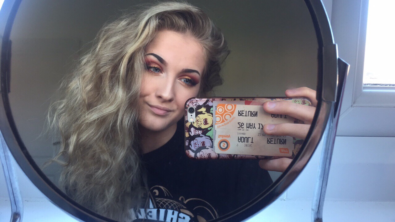 butterflydown:  do re mi fa so fucking done with you girl🎟