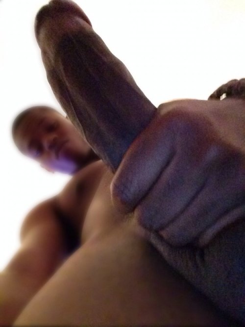 caribbeanking2255:  He fine asf 💦💦💦 Cooks 