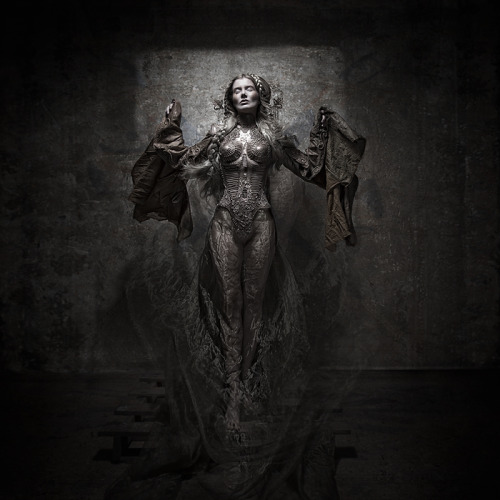 mistresselanvital:  pericotera:  Costume design KasiaKonieczka  Photography Sylwia Makris Make-up and hair Katharina Armleder Model Julia Saikkonen  hypnoticgoddessursula