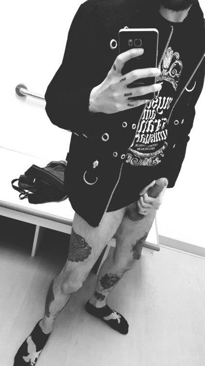 m0rphinecloud:  Today’s nudity and lude behavior brought to you by Kohls dressing room.   Hot! Kohl’s is great for that.  Wish I was at the same one as you!