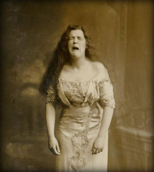 theeverydaygoth: harshwhimsy: Oldest known picture of a sneeze – 1902 im laughin so fuckin har