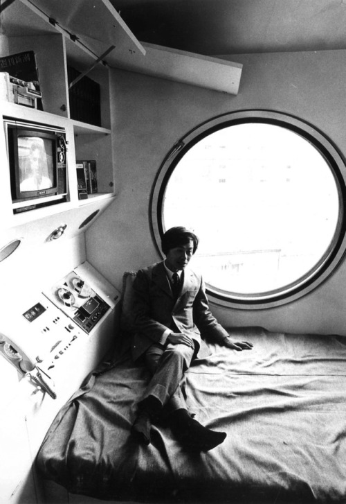 dreamingofy2k: Nakagin Capsule Tower by architect Kisho Kurokawa, 1972, TokyoMixed-use residential a