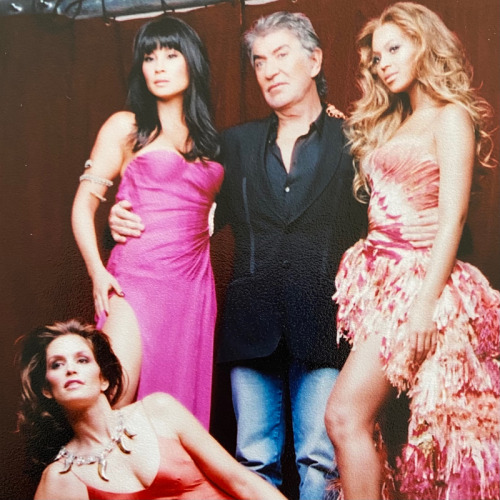 @LucyLiu  Ice cold with @cindycrawford @beyonce at @robertocavalli photoshoot #FBF