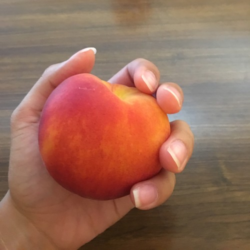 moonlitkid: Honestly, these peaches are prettier than me  ig: claudiaandreal