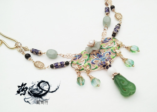 ziseviolet: fouryearsofshades: 凉笙记 Accessory for traditional Chinese Hanfu - Yingluo/璎珞 (Necklace).