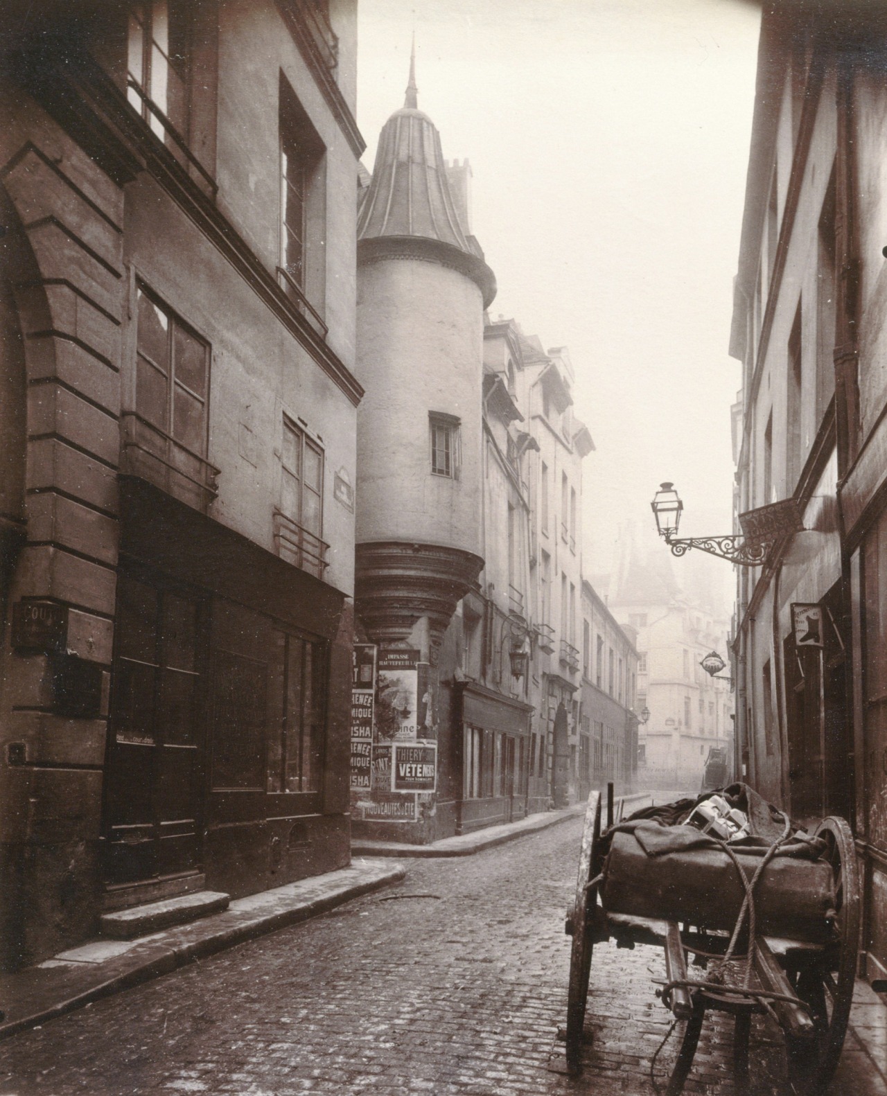 onlyoldphotography:  Eugène Atget. Rue de l’Hôtel de Ville, 1921 