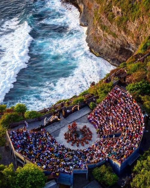 legendary-scholar:  Uluwatu Kecak &amp; Fire Dance, Bali, Indonesia.