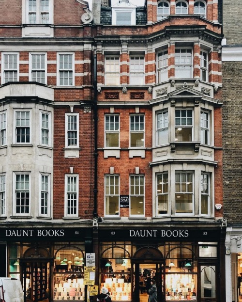  Daunt Books, In Marylebone, London, Is An Edwardian Beauty Of A Bookshop Specialising In Travel. Fiction,