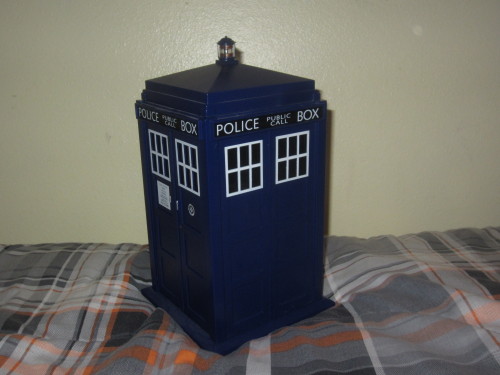 s1mp50n: I noticed something weird on my TARDIS cookie jar while it was under a black light.