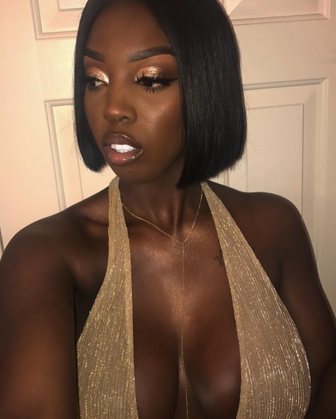 thicksexyasswomen:  dswsubmit:  @styledbyjmarie #dswgold ・・・ For make-up tutorials