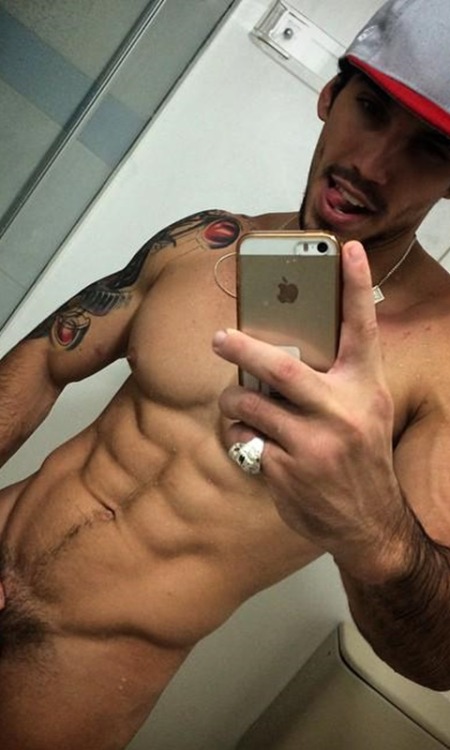 rodyrico:  vergasyfetichesgay:  Diego Mineiro, sexy macho brasileño con una imponente vergota!  …Para ver mas latinos vergones entra a  vergasyfetichesgay    Que ricura, guauuuuu