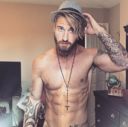 asifthisisme:  Travis DesLaurier   www.instagram.com/travbeachboy