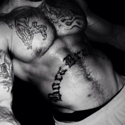 jeffys7:  LOVE me some INK on a MAN  Dam hot brother