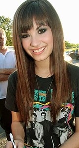 diva-demi-lovato:  Franja *u*