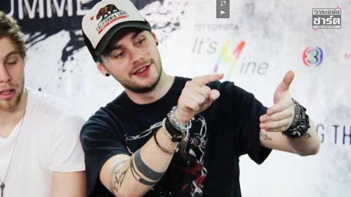 hotdamn5sos: 5SOS on The Chart Show in Bangkok - March 8th [x]