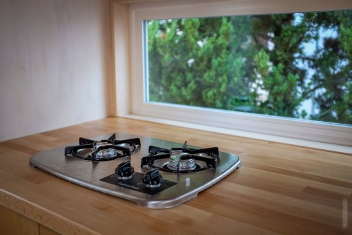 bibleschoolbabblings:  so-i-sailed-away:  kingofthesky:  smallandtinyhomeideas:  Sol Haus Design | plans available | photography via THGJ  I want  I could pretty much spend the rest of my life happily in one of these little things.  Me too.