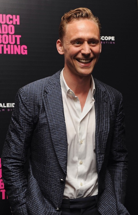 lokisbliss:  I say YES to this outfit and HALLELUJAH! to that jacket (plus the white shirt of sex)~! 