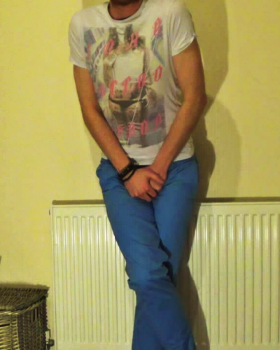 cute-wet-mess:  CuteWetMessSome photos of me pissing in my blue chinos. Enjoy!♥ cute-wet-mess.tumblr.com ♥