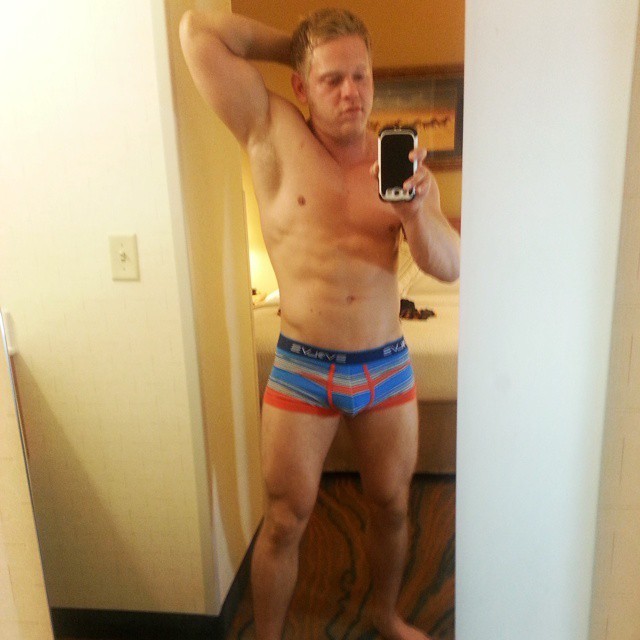 tightgearguys:  SO TIGHT! Not just a bunch of reblogs. More spandex bulges, thongs,