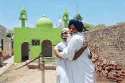 pakistan365:  A Sikh man builds a mosque for his lifelong Muslim friend because he had no where to pray. So much respect for him. 