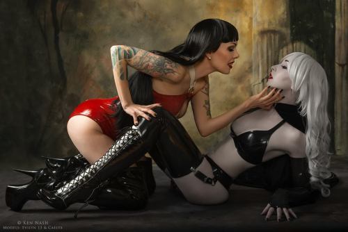 latex-passion:Vampirella and Lady Death (Evelyn Thirteen and Caelyx)