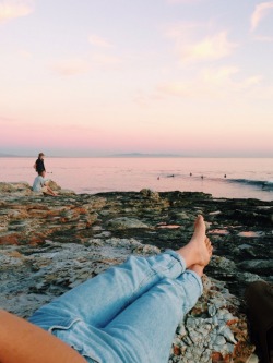 oceansanddaisies:  Laying on the rocks watching