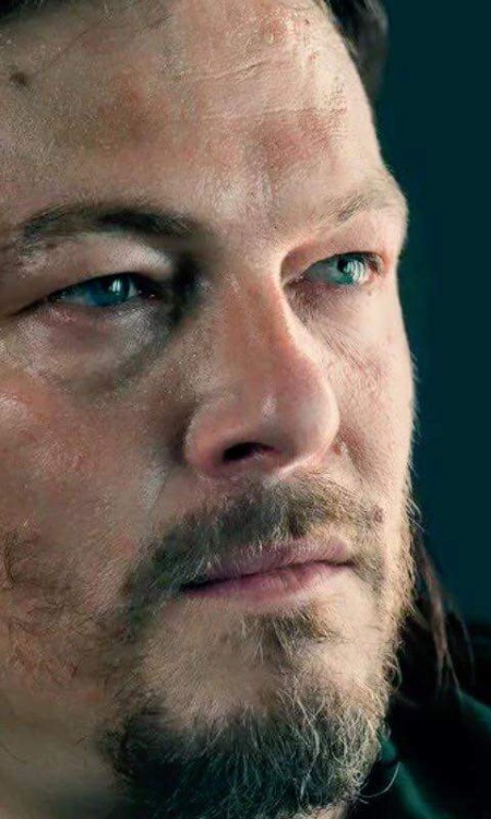 fuzzytreesandnorman:  reedus-place:  Omg kiss me. Martina Hilbert FB   Norman Reedus