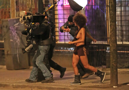 celebpaparazzi: Halle Berry has a wardrobe malfunction during the shooting of FRANKIE &amp; ALIC