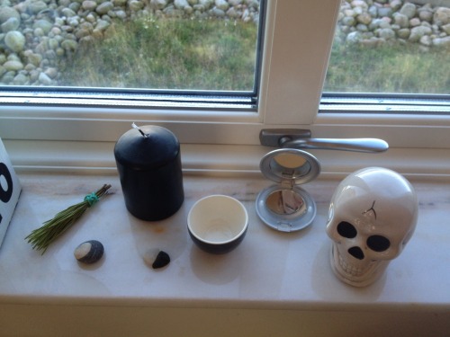 redmagpiewitch: My Samhain altar for 2014. 