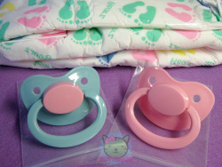 prettyxlittlexbaby:  papas-little-bugaboo:  babyskittlebug:  AAHH Look what came in the mail today!!! :D When I found the deal, it sounded too good to be true, but it was true and I’m so happy! The pacifiers are the larger NUK 6 paci’s with silicone