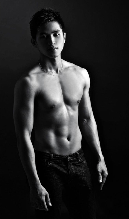 asianmalemuscle:  #asian #male #muscle #gay  Enjoy thousands of images in the archive: http://asianmalemuscle.tumblr.com/archive