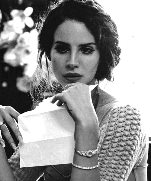 ikilledlanadelrey:  Lana Del Rey B&W 
