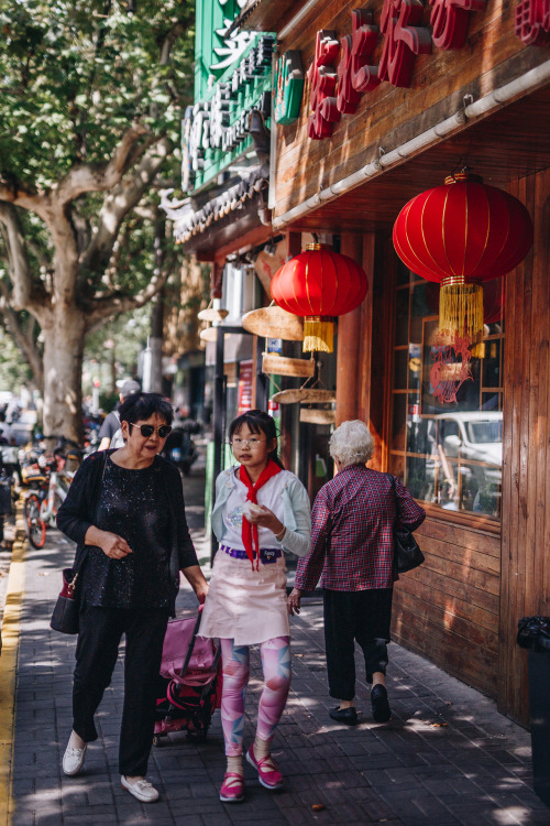 lotus eatery at dinxi lu.one of shanghai`s finest yunnan restaurants.i am so in love with this provi