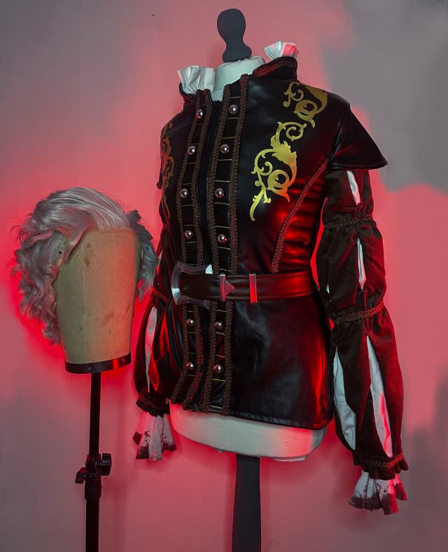 Sweet dreams, Darling 🩸💫

The doublet is finished! Truly a Labour of love and I’m so excited to debut this cosplay at 