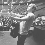 nouisaf-deactivated20200920:  Niall Horan and his guitars. 