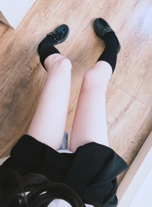 sweetlyman: bellebodys:  扫码付款，然后添加微信bellebodys进群 群内全国各地优质女神级模特！！！ 人体模特 露出模特 裸体私房 私处特写 商务伴游 进群后可以自行与模