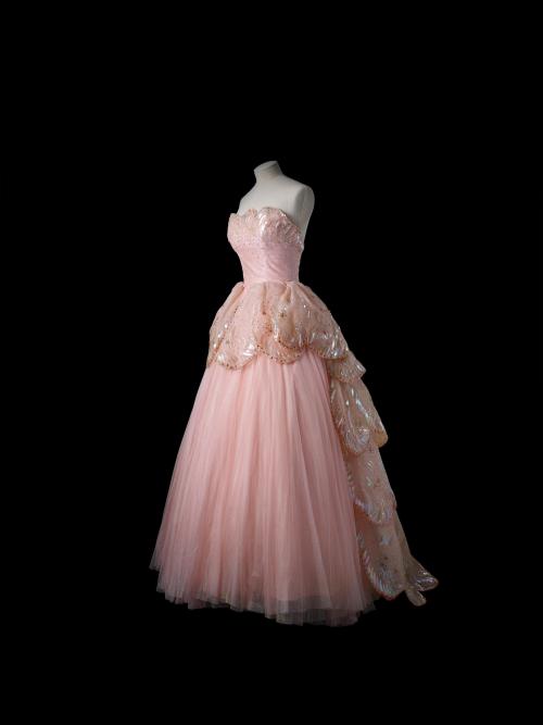 fashionsfromhistory:  “Vénus” from the