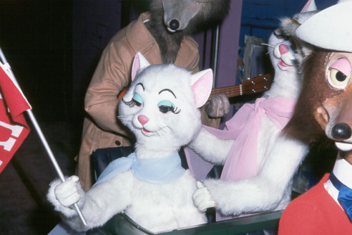 Photos of some of the animatronics in America Sings Act 4 – Modern Times. Photos taken by