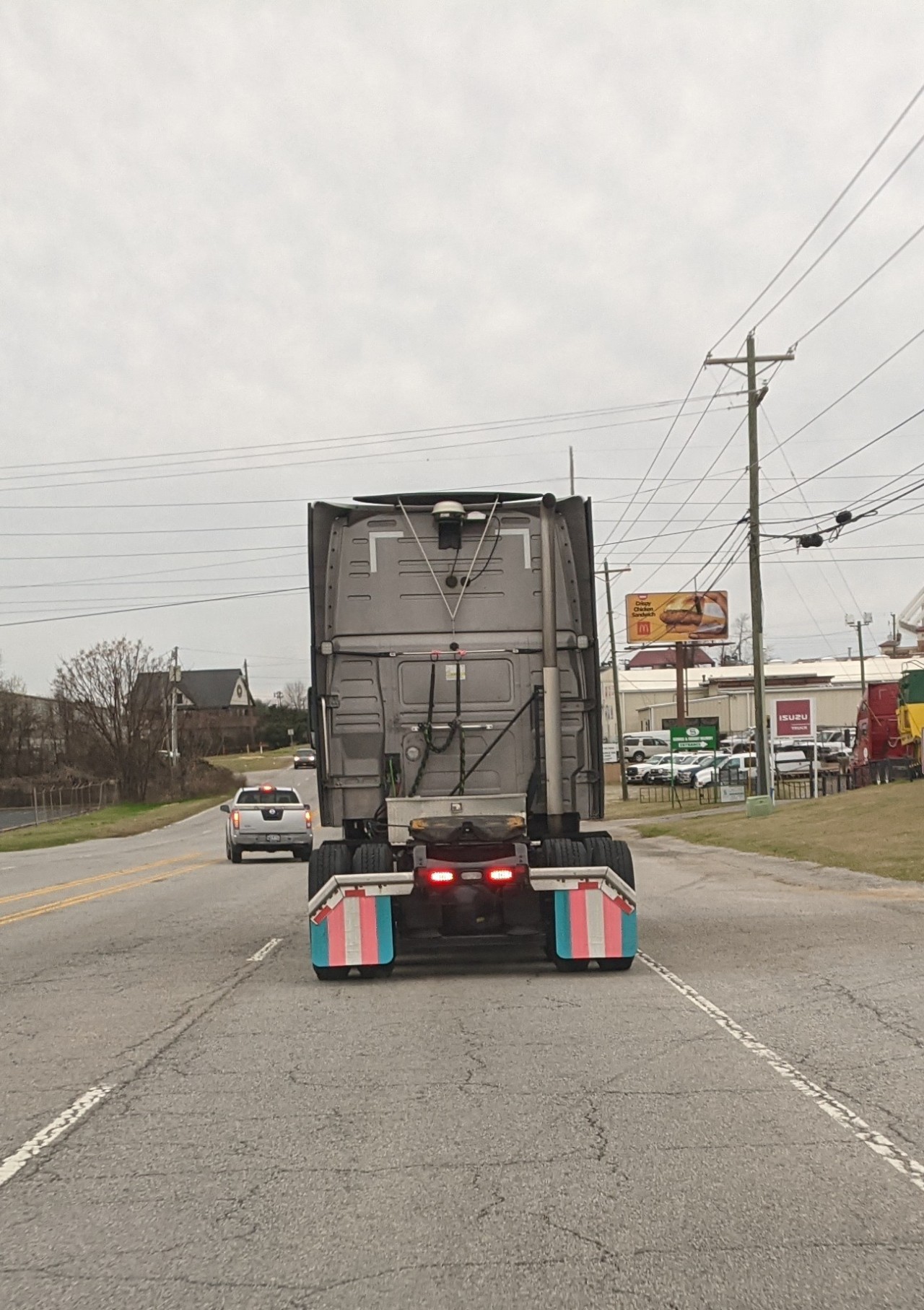 oso-de-cocina:oso-de-cocina:oso-de-cocina:50,000 notesYou guys sure do trans truck It’s back! And it has a tiny trans dragon on the side! 