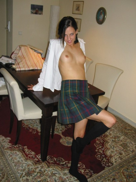 britishslutsuk:  Scottish slut taking it up the arse  Check this site out. Its Amazing and FREE!http://ow.ly/ET40F