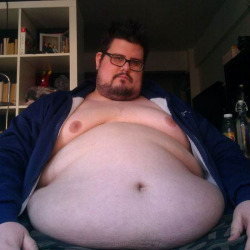 electricunderwear:  bigbelly12:  this man