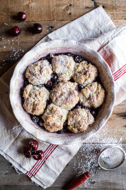 foodffs:  Cherry Cobbler with Honey Butter