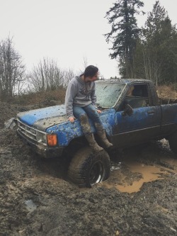 marosaurr:  Gettin my sundaze on  Hell yea, muddin in a yota! 