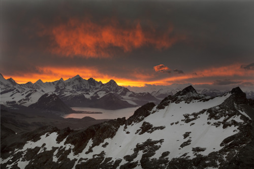 Mt Hodges by Oliver PrinceVia Flickr :My two chums and I left it late in the day to scramble up Mt H