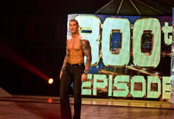 Orton with those black jeans!! *dead*