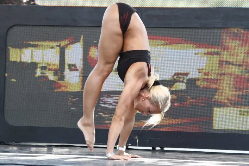 flexibilityisfreedom:  Melinda Szabo - Fitness competitor. 