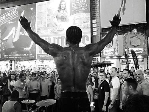 Can you dig it? #timessquare #nyc #manhattan #streetphotography #thehumancondition #way2ill #shoot2k