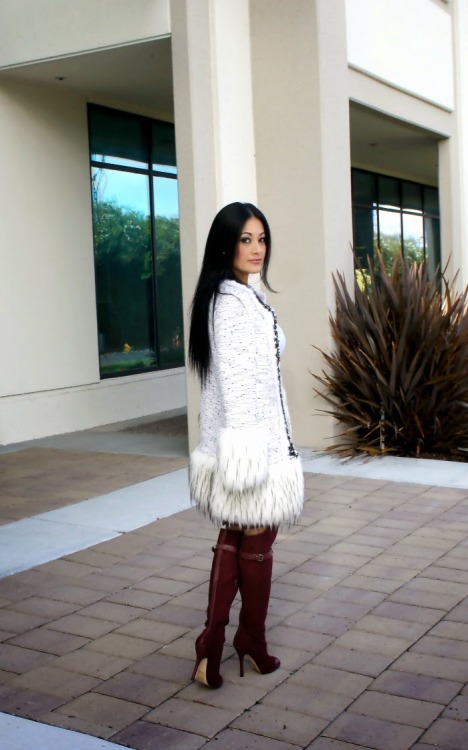 Fashion blogger Marina Hidalgo from fashionmakeuplifestyleJumpsuite: Micah-Landon CollectionCoat: Ro