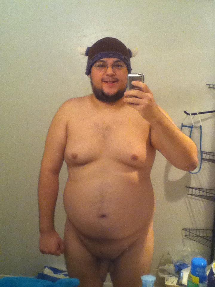 chubpornlover:  zerocub:  By request: Hat and nothing else.  bueno. con uds! mi enamoramiento